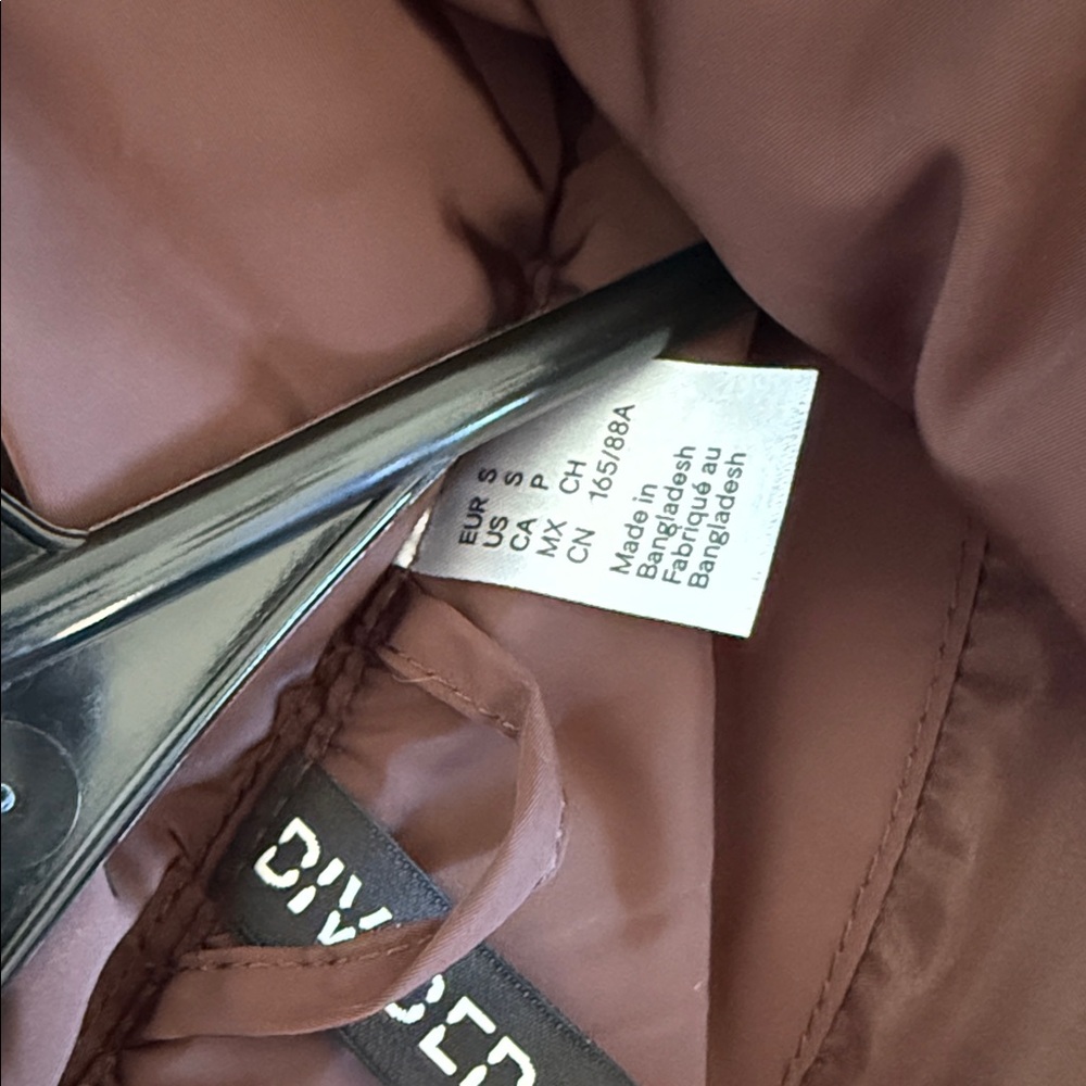 Never worn- Brown Puffer Jacket (size S) - Picture 3 of 3